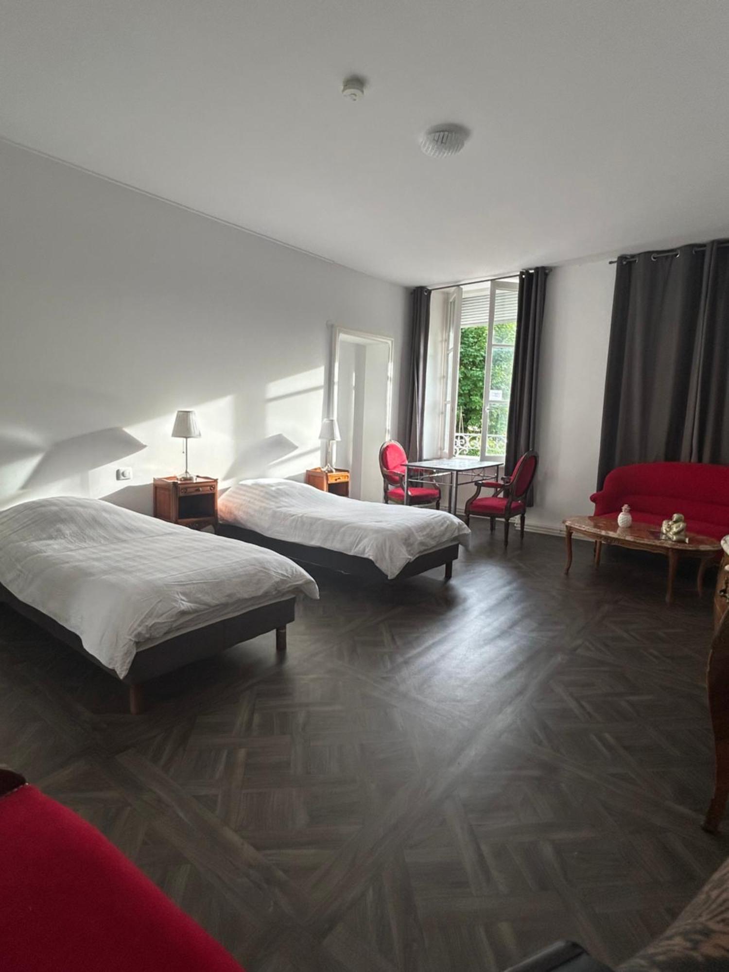 Le Napoleon Hotel ลุกซุยล์-เลส์-แบ็งส์ ภายนอก รูปภาพ